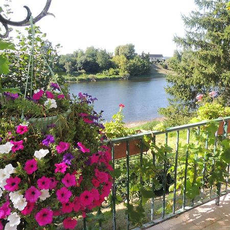 Le Jardin Des Cygnes Bed & Breakfast Pineuilh ภายนอก รูปภาพ