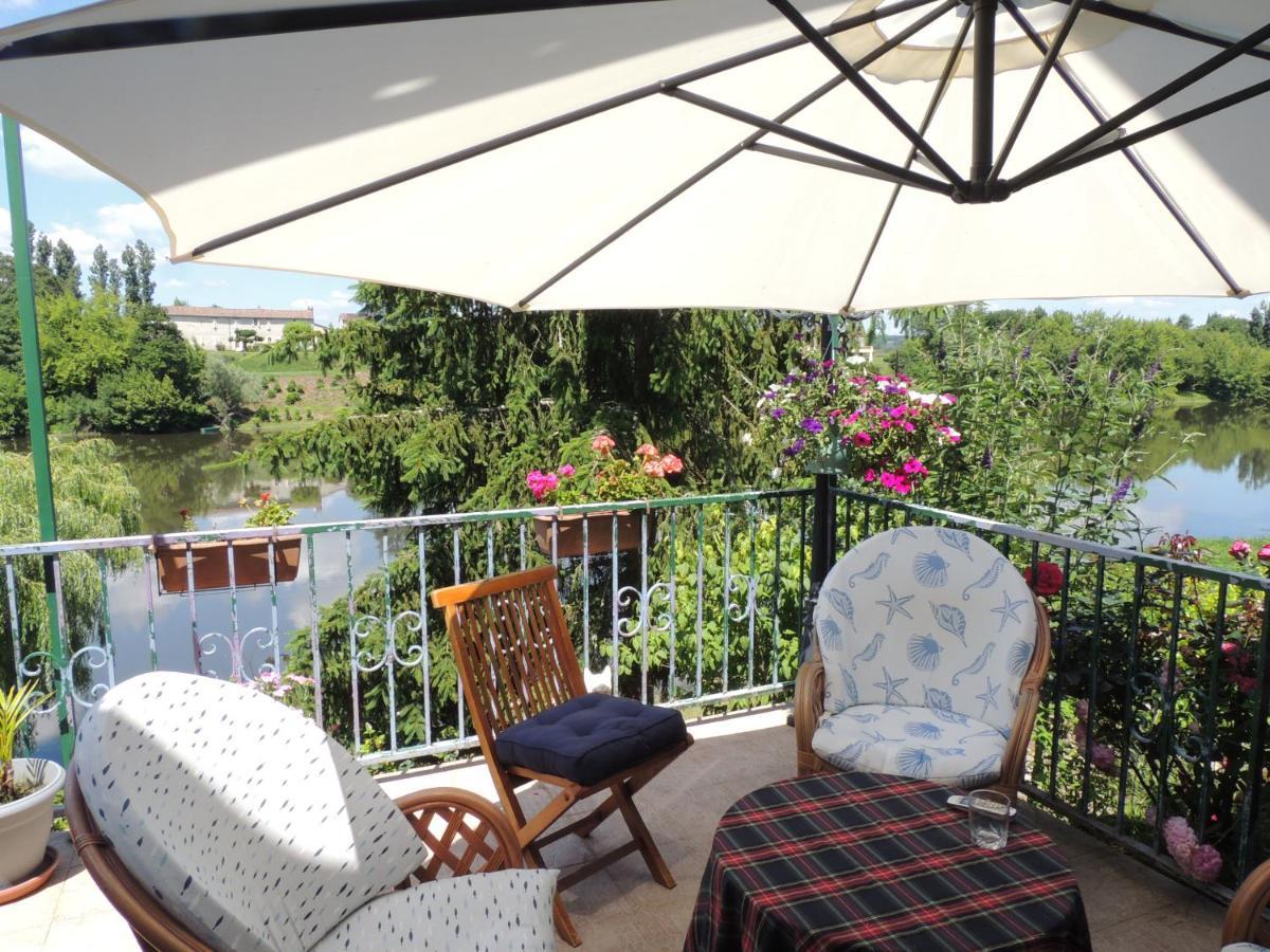 Le Jardin Des Cygnes Bed & Breakfast Pineuilh ภายนอก รูปภาพ